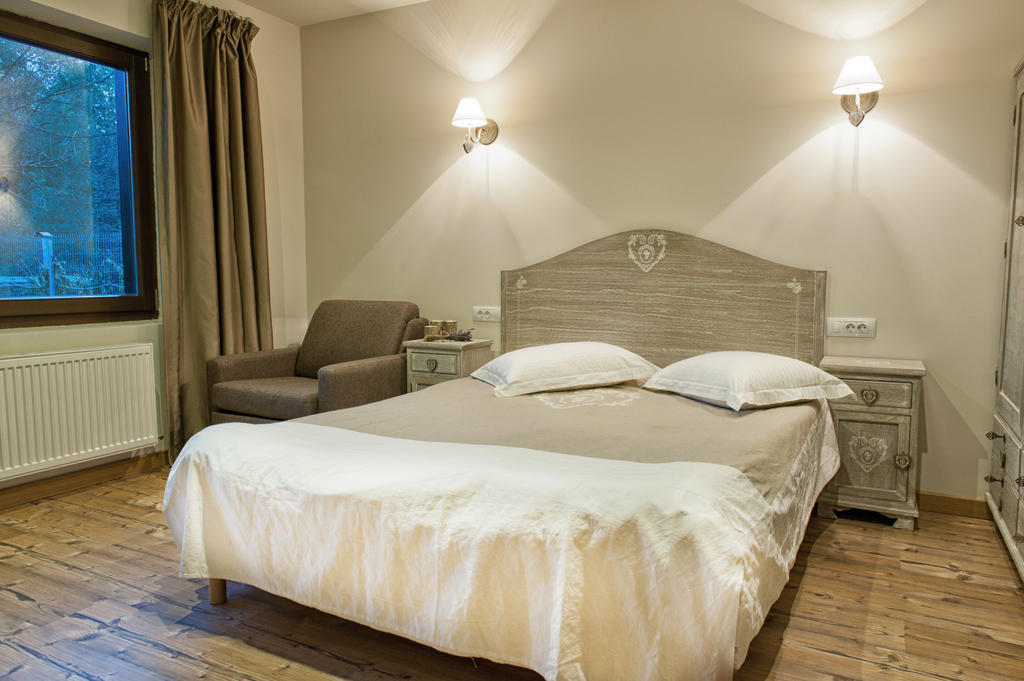 Chalet Hovel Mînăstirea Humorului Habitación foto